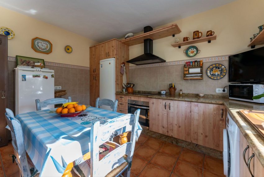 R4949389-Villa-For-Sale-Coin-Detached-3-Beds-238-Built-9