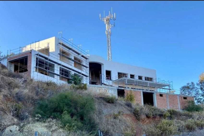 R4949926-Villa-For-Sale-Las-Chapas-Detached-5-Beds-350-Built