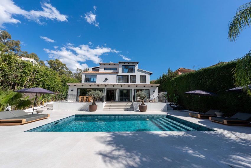 R4950757-Villa-For-Sale-Nueva-Andalucia-Detached-5-Beds-400-Built