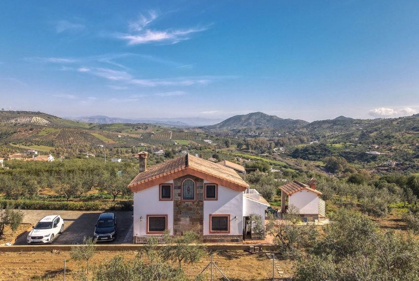 R4952794-Villa-For-Sale-Guaro-Detached-4-Beds-160-Built-2