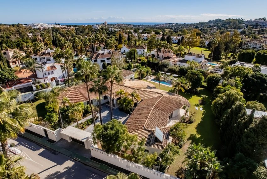 R4957147-Villa-For-Sale-Marbella-Detached-5-Beds-603-Built-1