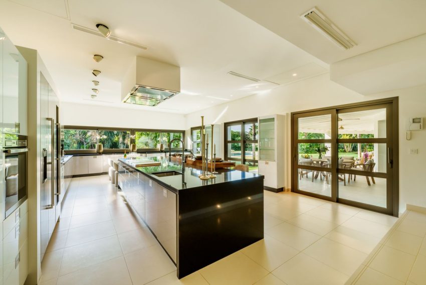 R4957147-Villa-For-Sale-Marbella-Detached-5-Beds-603-Built-2