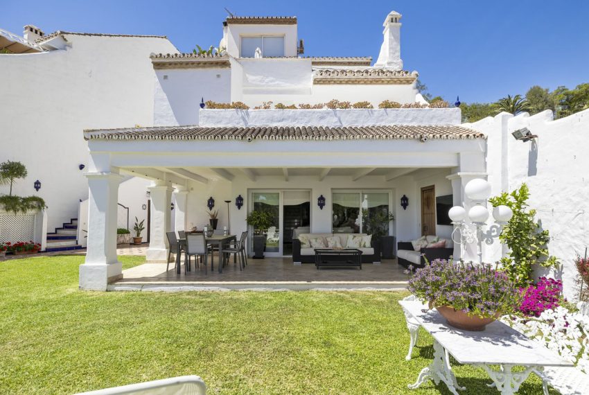 R4957198-Townhouse-For-Sale-Nueva-Andalucia-Terraced-4-Beds-255-Built-1