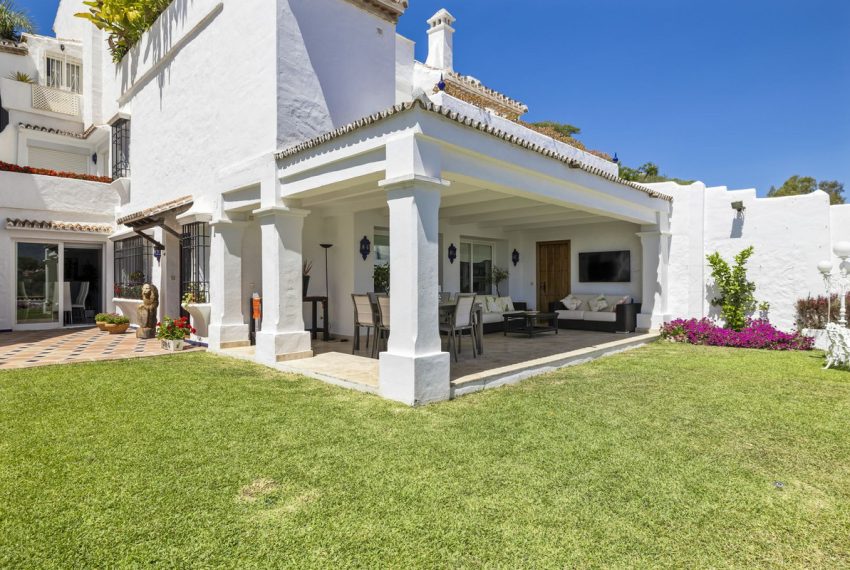 R4957198-Townhouse-For-Sale-Nueva-Andalucia-Terraced-4-Beds-255-Built-2