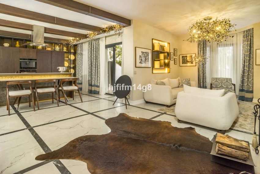 R4958410-Apartment-For-Sale-Nueva-Andalucia-Ground-Floor-3-Beds-120-Built