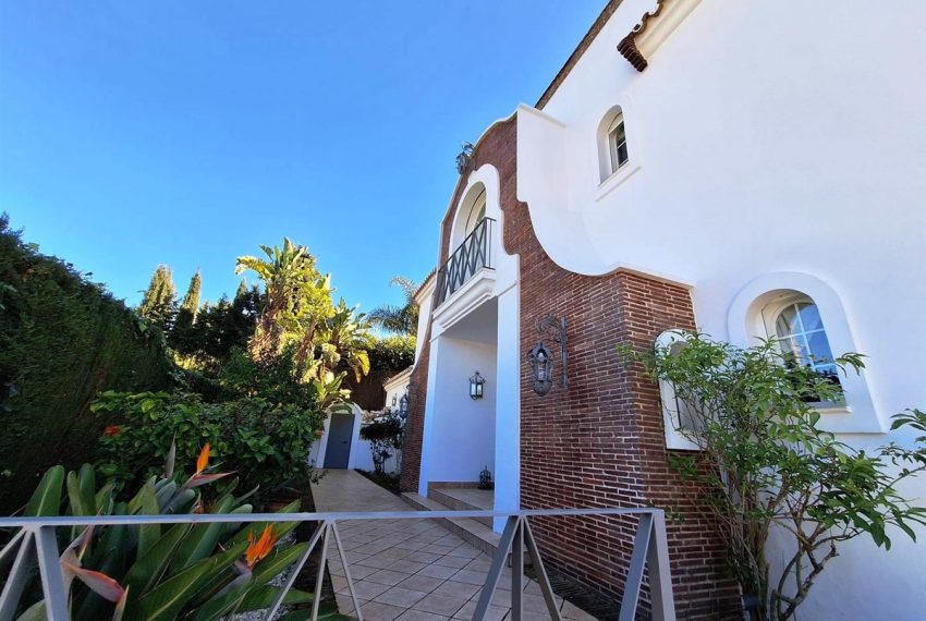 R4963945-Villa-For-Sale-Puerto-Banus-Detached-4-Beds-404-Built-4