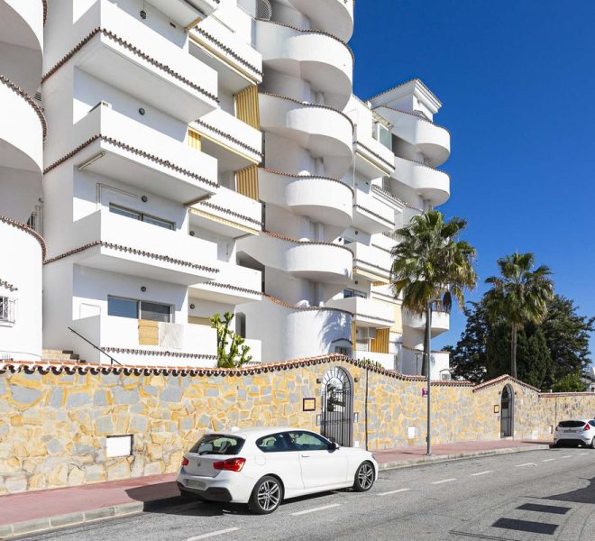 R4967110-Image 1-Middle Floor - 3 Beds - 185 Built