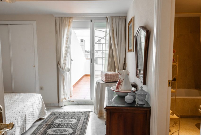 R4967248-Apartment-For-Sale-The-Golden-Mile-Penthouse-3-Beds-189-Built-10
