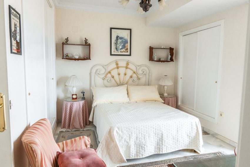 R4967248-Apartment-For-Sale-The-Golden-Mile-Penthouse-3-Beds-189-Built-9