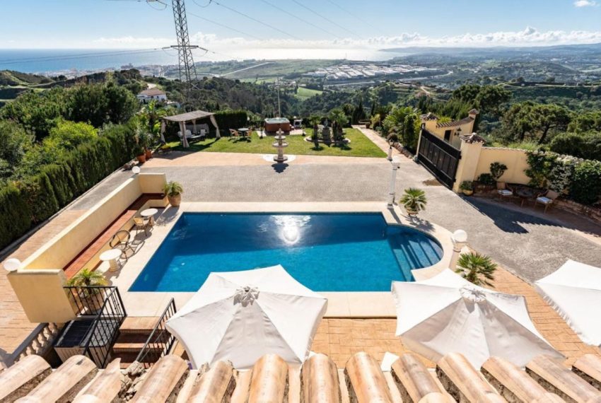 R4967965-Villa-For-Sale-Estepona-Detached-7-Beds-500-Built-1