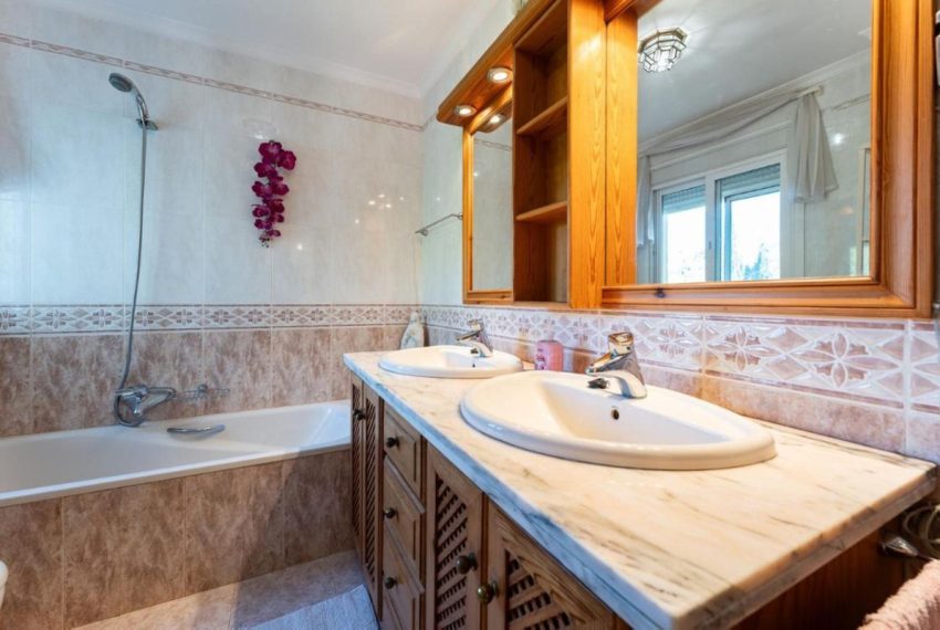 R4967965-Villa-For-Sale-Estepona-Detached-7-Beds-500-Built-10