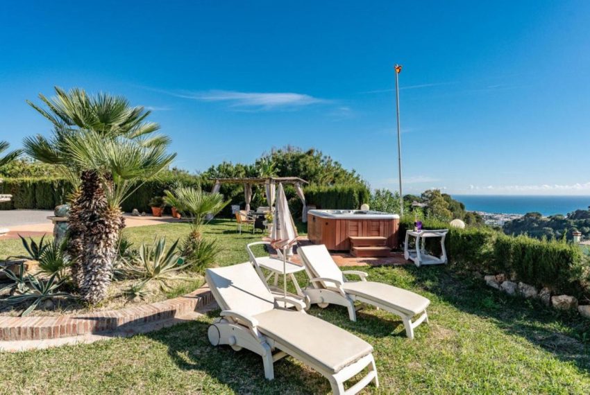 R4967965-Villa-For-Sale-Estepona-Detached-7-Beds-500-Built-2