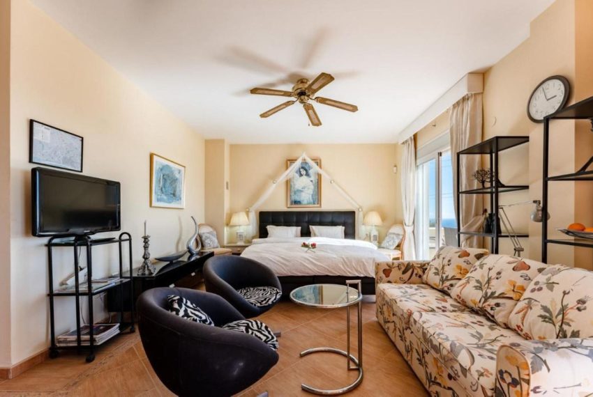 R4967965-Villa-For-Sale-Estepona-Detached-7-Beds-500-Built-6