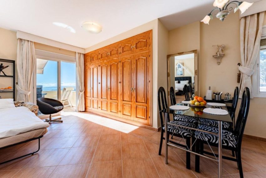 R4967965-Villa-For-Sale-Estepona-Detached-7-Beds-500-Built-7
