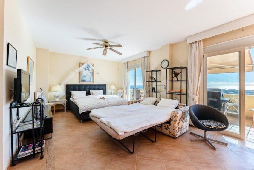 R4967965-Villa-For-Sale-Estepona-Detached-7-Beds-500-Built-8