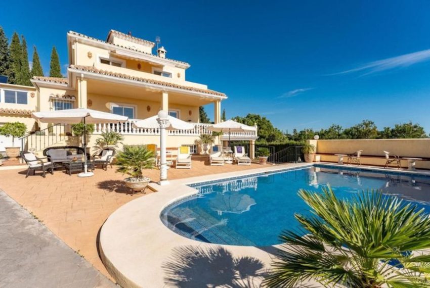 R4967965-Villa-For-Sale-Estepona-Detached-7-Beds-500-Built