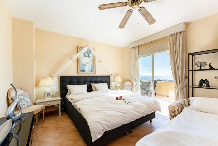 R4967965-Villa-For-Sale-Estepona-Detached-7-Beds-500-Built-9
