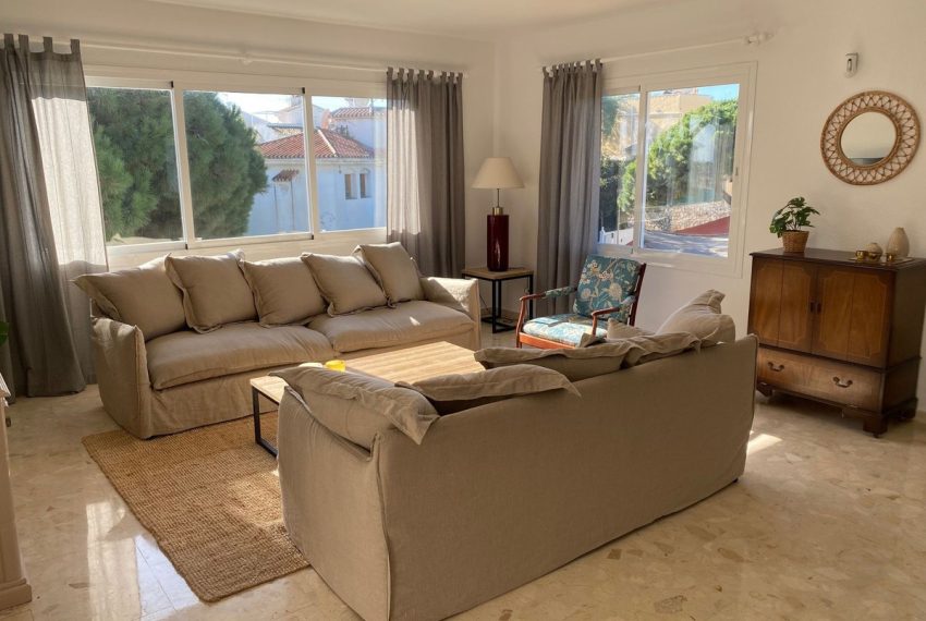 R4968697-Villa-For-Sale-Calahonda-Detached-4-Beds-225-Built-2
