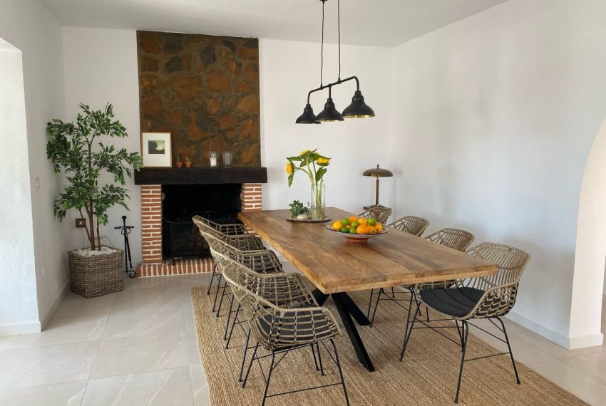R4968697-Villa-For-Sale-Calahonda-Detached-4-Beds-225-Built-4