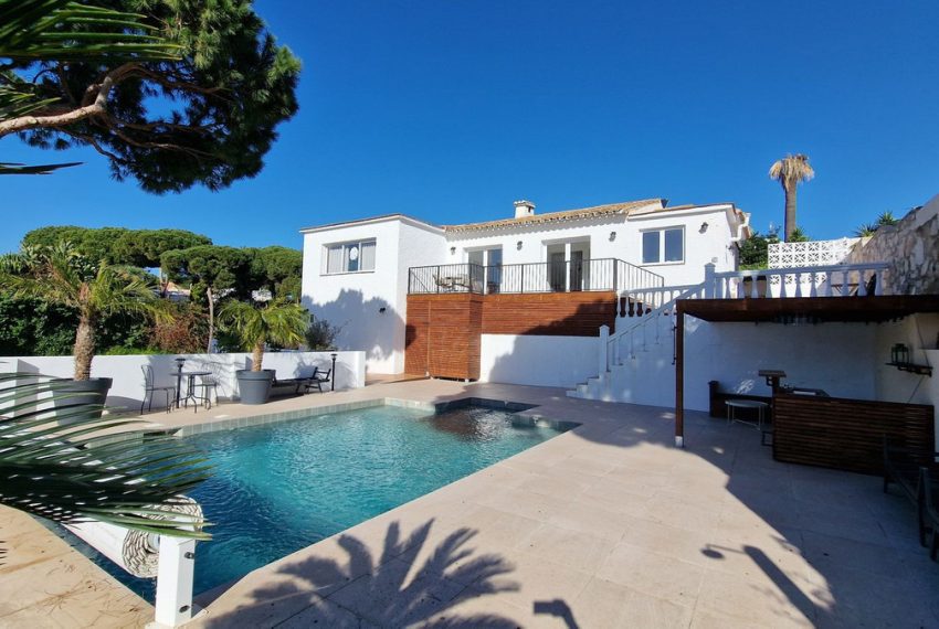 R4968697-Villa-For-Sale-Calahonda-Detached-4-Beds-225-Built