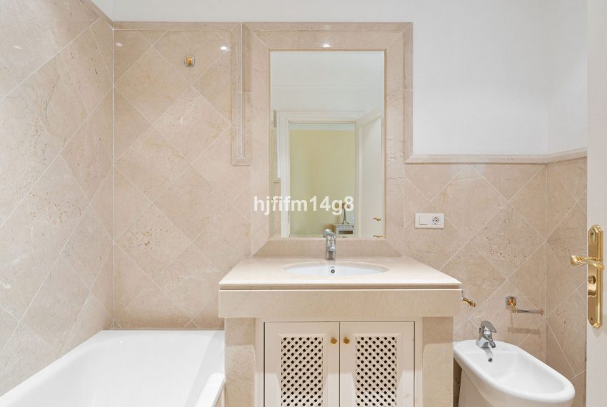 R4970104-Apartment-For-Sale-Nueva-Andalucia-Ground-Floor-3-Beds-195-Built-12
