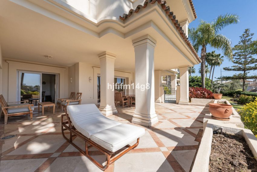 R4970104-Apartment-For-Sale-Nueva-Andalucia-Ground-Floor-3-Beds-195-Built