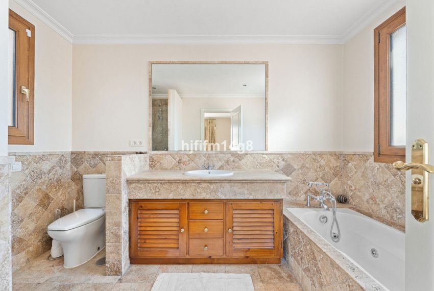 R4970107-Apartment-For-Sale-Estepona-Penthouse-3-Beds-123-Built-12