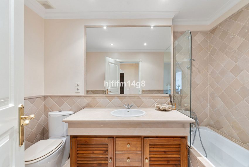R4970107-Apartment-For-Sale-Estepona-Penthouse-3-Beds-123-Built-15