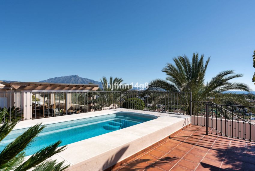R4970107-Apartment-For-Sale-Estepona-Penthouse-3-Beds-123-Built