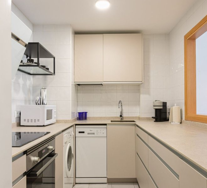 R4972204-Image 1-Middle Floor - 2 Beds - 85 Built