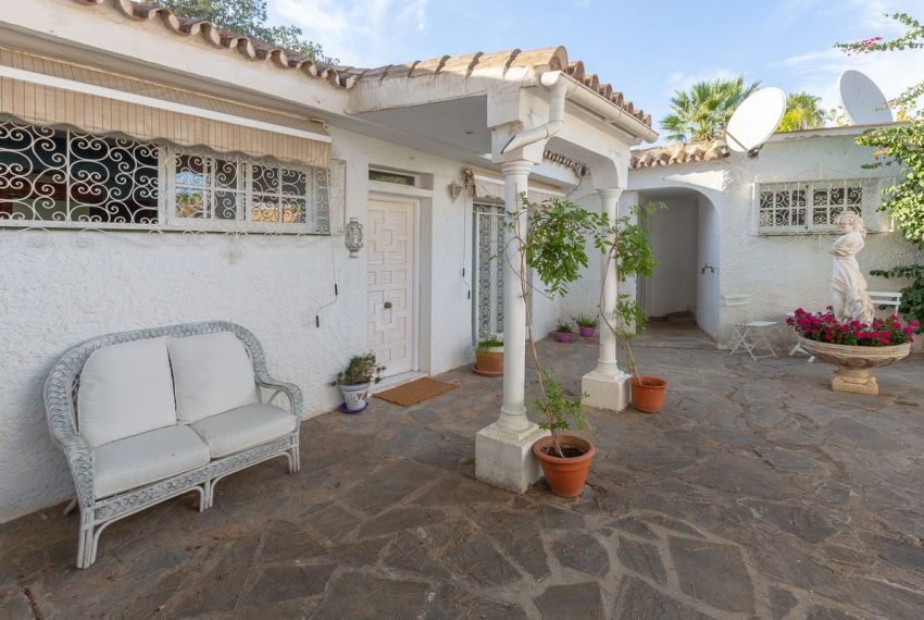 R4972255-Villa-For-Sale-El-Rosario-Detached-2-Beds-130-Built