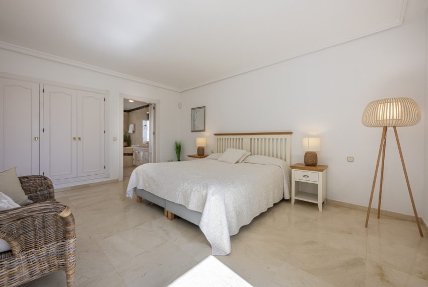 R4973542-Apartment-For-Sale-Estepona-Penthouse-3-Beds-270-Built-15