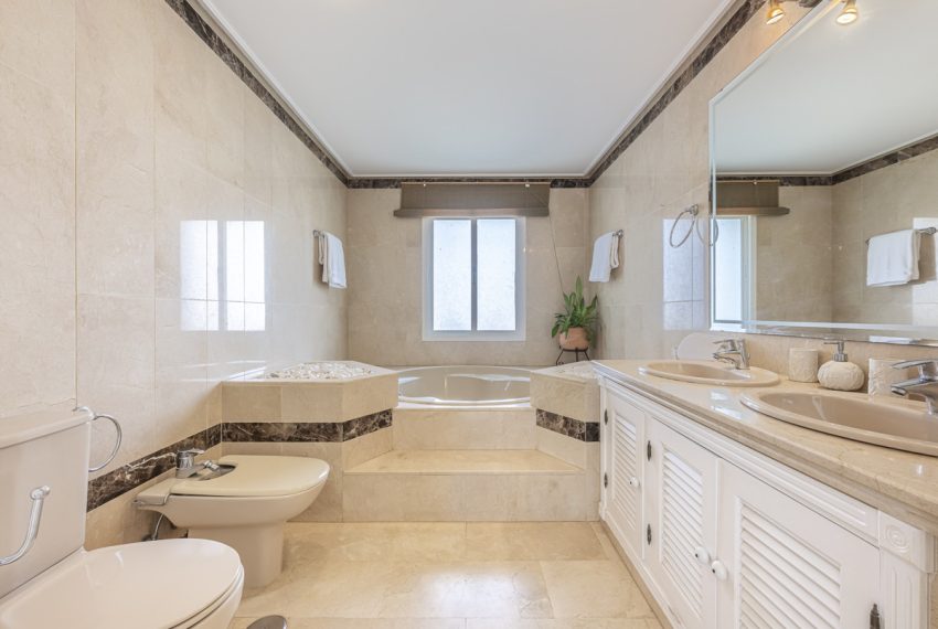 R4973542-Apartment-For-Sale-Estepona-Penthouse-3-Beds-270-Built-17
