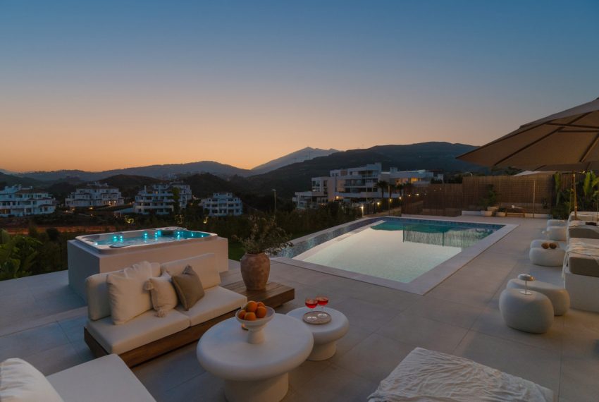 R4973896-Villa-For-Sale-Nueva-Andalucia-Detached-5-Beds-499-Built-1