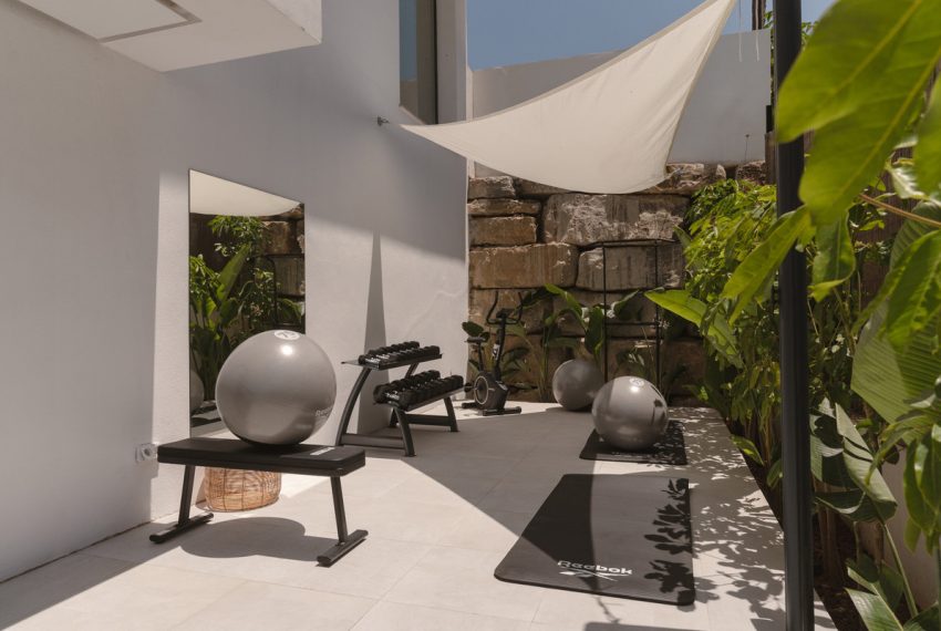 R4973896-Villa-For-Sale-Nueva-Andalucia-Detached-5-Beds-499-Built-5