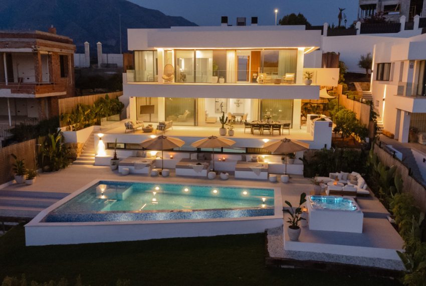 R4973896-Villa-For-Sale-Nueva-Andalucia-Detached-5-Beds-499-Built