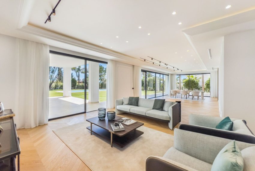 R4974166-Villa-For-Sale-The-Golden-Mile-Detached-6-Beds-647-Built-1