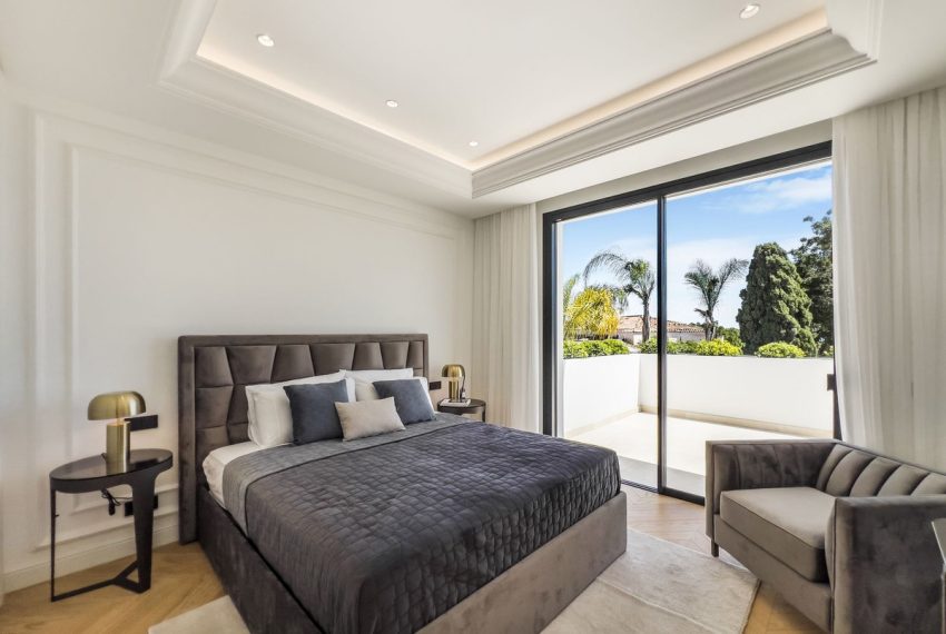 R4974166-Villa-For-Sale-The-Golden-Mile-Detached-6-Beds-647-Built-3
