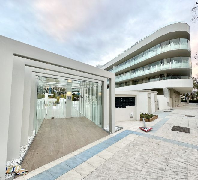R4974931-Image 1-Middle Floor - 3 Beds - 160 Built