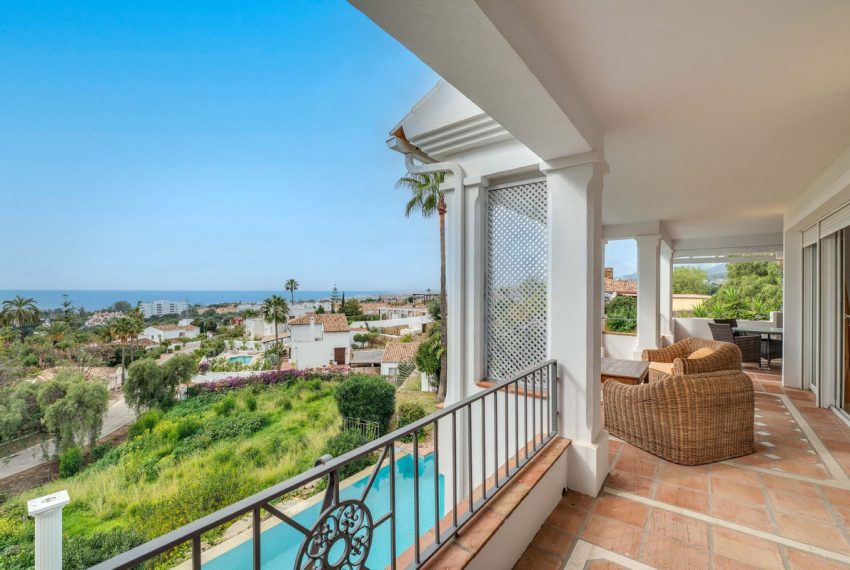 R4976530-Villa-For-Sale-Rio-Real-Detached-4-Beds-504-Built-1