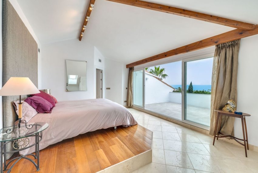 R4976530-Villa-For-Sale-Rio-Real-Detached-4-Beds-504-Built-10
