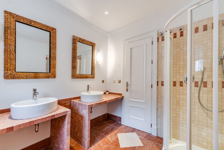 R4976530-Villa-For-Sale-Rio-Real-Detached-4-Beds-504-Built-13