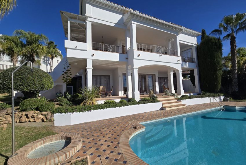 R4976530-Villa-For-Sale-Rio-Real-Detached-4-Beds-504-Built-2