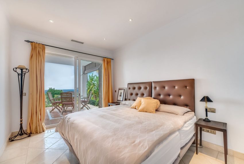 R4976530-Villa-For-Sale-Rio-Real-Detached-4-Beds-504-Built-8