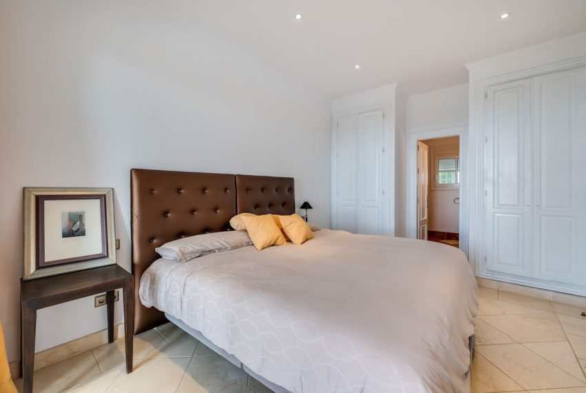 R4976530-Villa-For-Sale-Rio-Real-Detached-4-Beds-504-Built-9