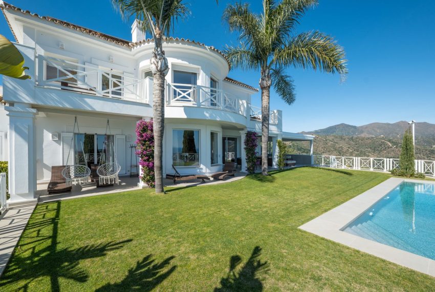 R4976617-Villa-For-Sale-Marbella-Detached-6-Beds-739-Built-1