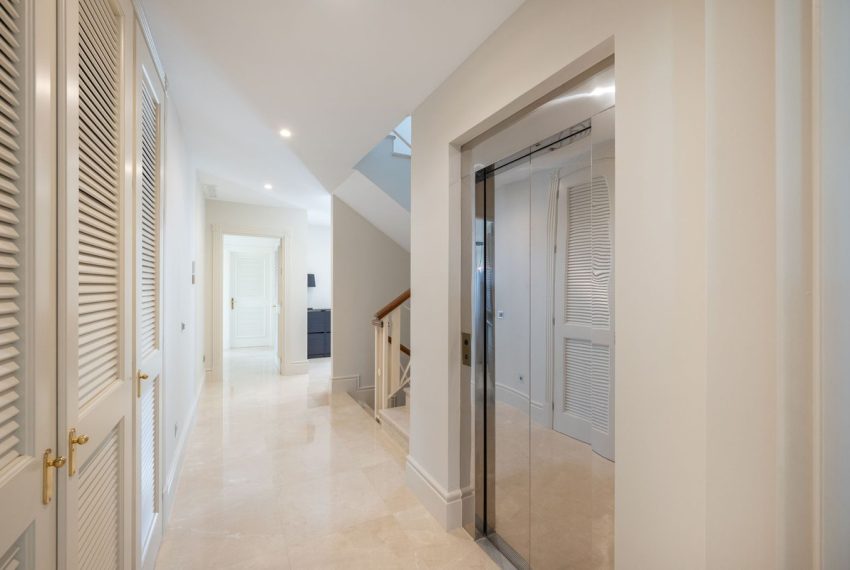 R4976617-Villa-For-Sale-Marbella-Detached-6-Beds-739-Built-11
