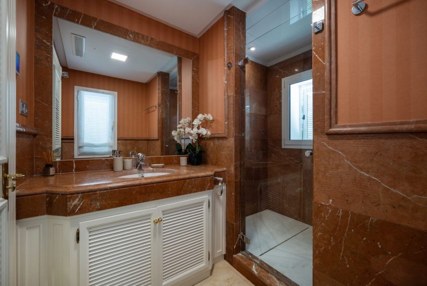 R4976617-Villa-For-Sale-Marbella-Detached-6-Beds-739-Built-9