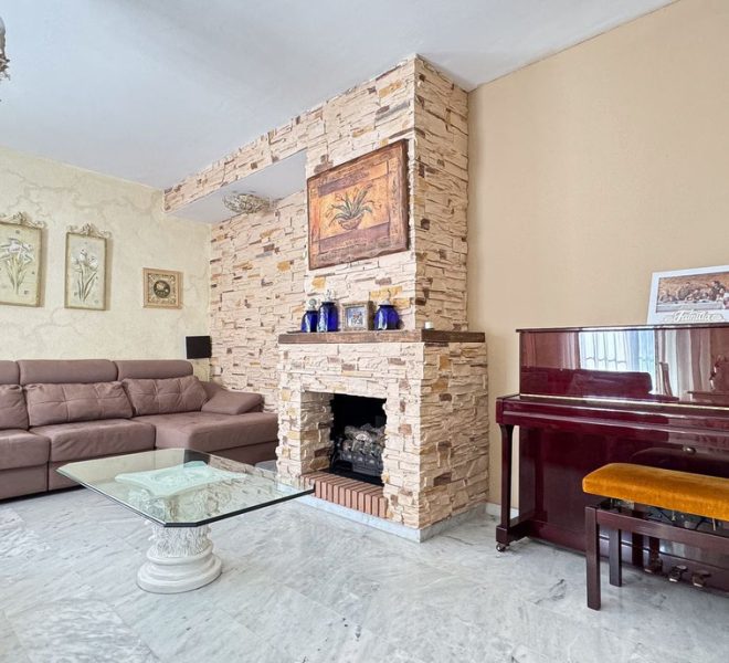 R4976812-Image 1-Detached - 4 Beds - 230 Built