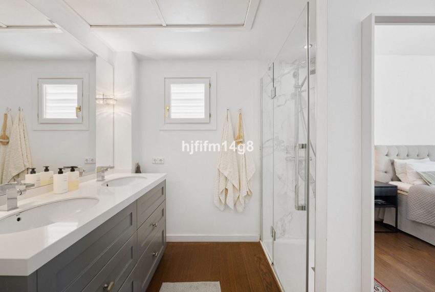 R4977193-Apartment-For-Sale-Nueva-Andalucia-Penthouse-5-Beds-166-Built-11